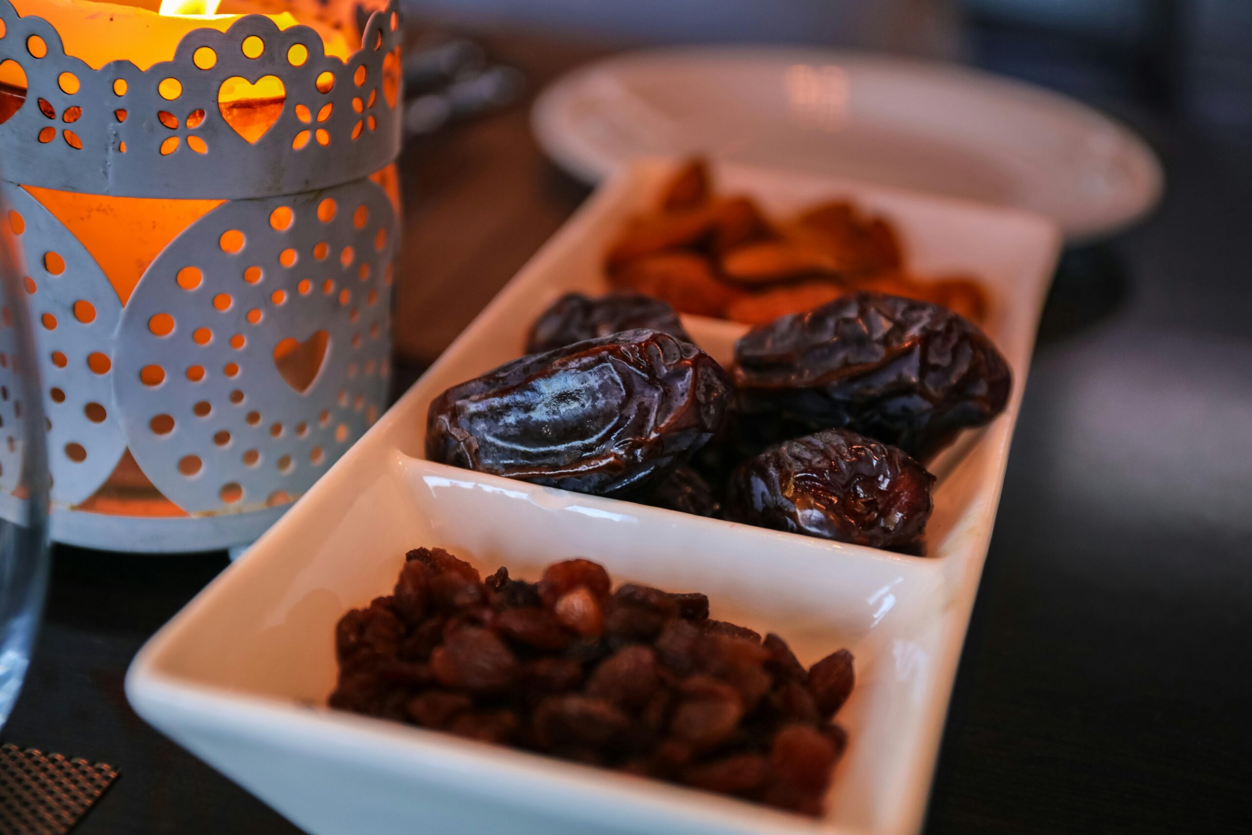 Close-up of dried dates and lantern symbolizing Ramadan traditions. Ideal for festive themes.